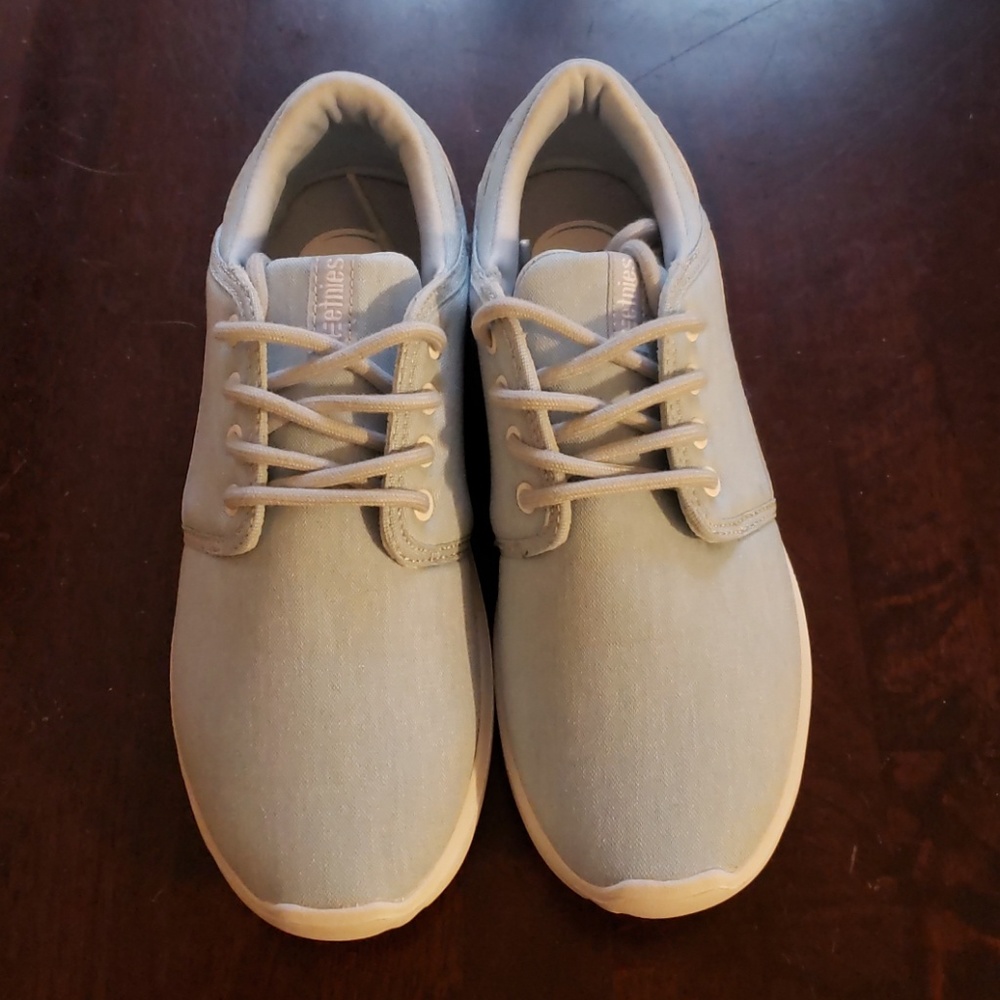 Etnies light blue sneakers
